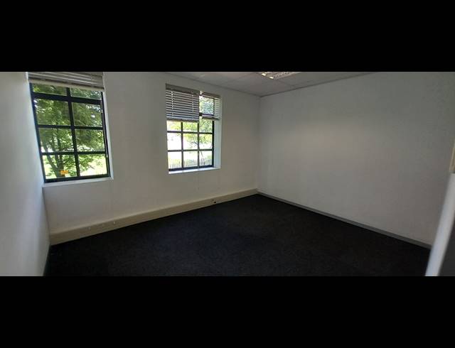 364M² OFFICE TO LET IN LYME PARK